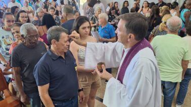 A missa da Quarta-feira de Cinzas, que marca o início do período de 40 dias da Quaresma, foi celebrada em todas as paróquias da Diocese de Barretos