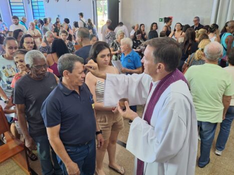 A missa da Quarta-feira de Cinzas, que marca o início do período de 40 dias da Quaresma, foi celebrada em todas as paróquias da Diocese de Barretos