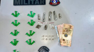 Adolescente é apreendido na prática de tráfico (Foto: O Diário de Barretos) Adolescente é apreendido na prática de tráfico (Foto: O Diário de Barretos)