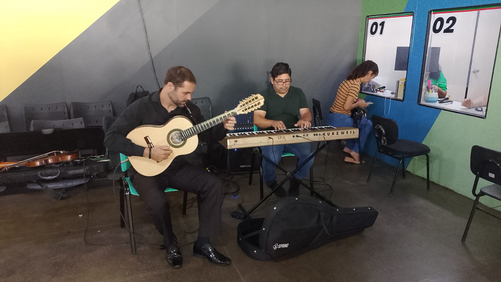 Atendidos da Farmácia de Alto Custo são recebidos com música
