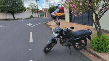 Bombeiros socorrem motociclista no Jardim Soares (Foto: O Diário de Barretos)