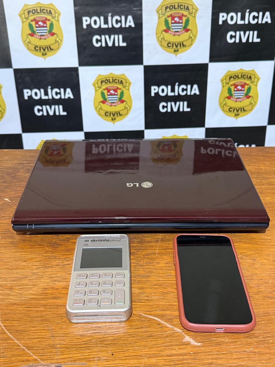 Polícia Civil cumpre busca e apreensão em investigação sobre vendas fraudulentas de celulares