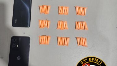 Mulheres são detidas pela PM por tráfico no bairro Dom Bosco (Foto: O Diário de Barretos) Mulheres são detidas pela PM por tráfico no bairro Dom Bosco (Foto: O Diário de Barretos)