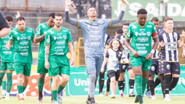 O Barretos Esporte Clube retornou aos treinos nesta segunda-feira (23), já pensando no jogo da próxima quarta-feira (25), às 15h, diante do Jabaquara.