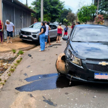 Bombeiros socorrem vítima de acidente de trânsito (Foto: O Diário de Barretos)