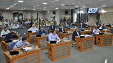 Em sessão ordinária realizada na segunda-feira (23), os vereadores aprovaram dois projetos de lei que estabelecem incentivos à inovação tecnológica para empresas que se instalarem no município