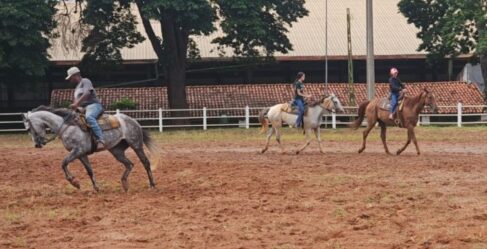 O projeto do Centro de Formação Esportiva Equestre Barretos funciona no Recinto Paulo de Lima Corrêa, com aulas realizadas três vezes por semana.