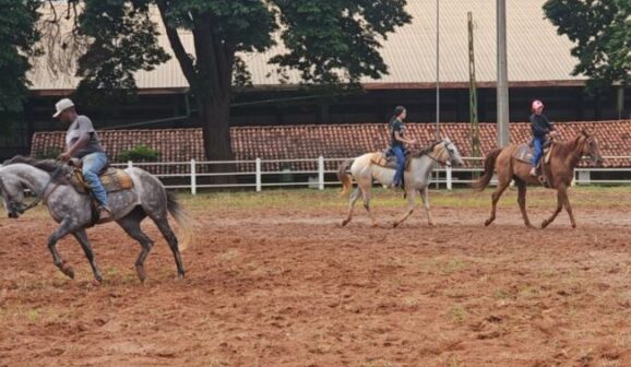 O projeto do Centro de Formação Esportiva Equestre Barretos funciona no Recinto Paulo de Lima Corrêa, com aulas realizadas três vezes por semana.