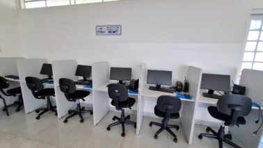 Aulas de Informática são realizadas de segunda a quinta-feira, das 18 às 20 horas