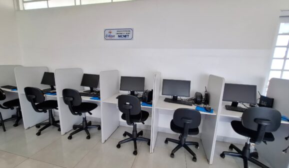 Aulas de Informática são realizadas de segunda a quinta-feira, das 18 às 20 horas
