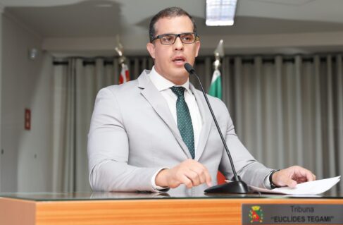 Vereador Jhonatas Lazzarotto é filiado ao PSD e 1º secretário da mesa da Câmara (Foto: Comunicação Câmara)