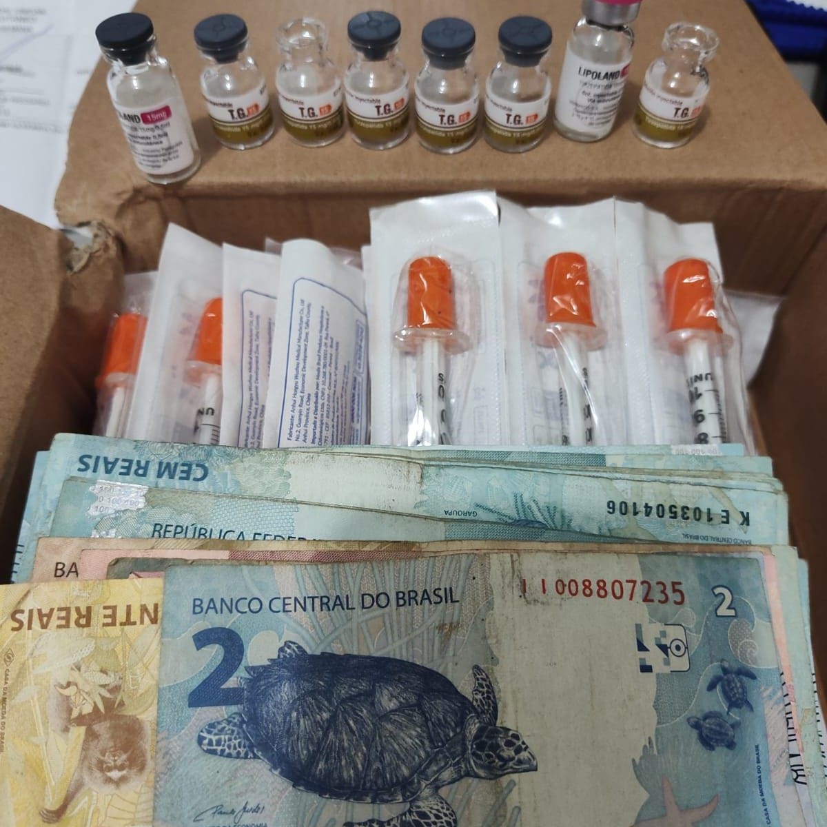 PM cumpre mandado e aprende medicamentos emagrecedores