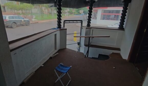 A Polícia Civil de Guaíra deflagrou, na manhã desta sexta-feira (13), uma operação para cumprimento de mandado de busca e apreensão domiciliar em uma residência no centro de Guaíra.