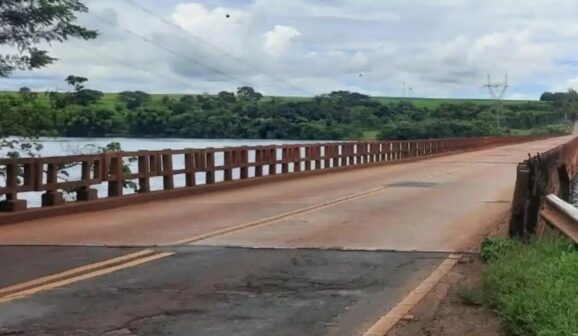 A Ponte da Volta Grande, localizada na divisa dos estados de São Paulo e Minas Gerais, está interditada desde o dia 5 de fevereiro, devido a problemas estruturais constatados na parte inferior da estrutura.