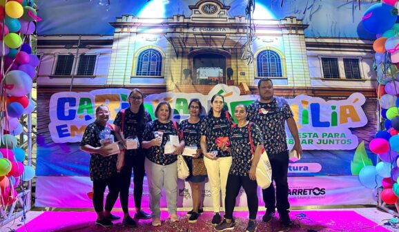 Profissionais do município durante o carnaval realizado na Estação Cultura