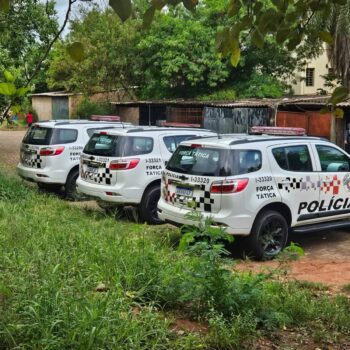 Jovem é detida pela PM por venda de drogas no conjunto Newton Siqueira Sopa (Foto: O Diário de Barretos)