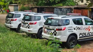 Jovem é detida pela PM por venda de drogas no conjunto Newton Siqueira Sopa (Foto: O Diário de Barretos) Jovem é detida pela PM por venda de drogas no conjunto Newton Siqueira Sopa (Foto: O Diário de Barretos)