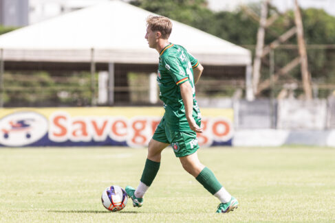 Meia Gabriel Chiari cumpre suspensão automática e é desfalque contra o Jacareí (Foto: Guilherme Aparecido)