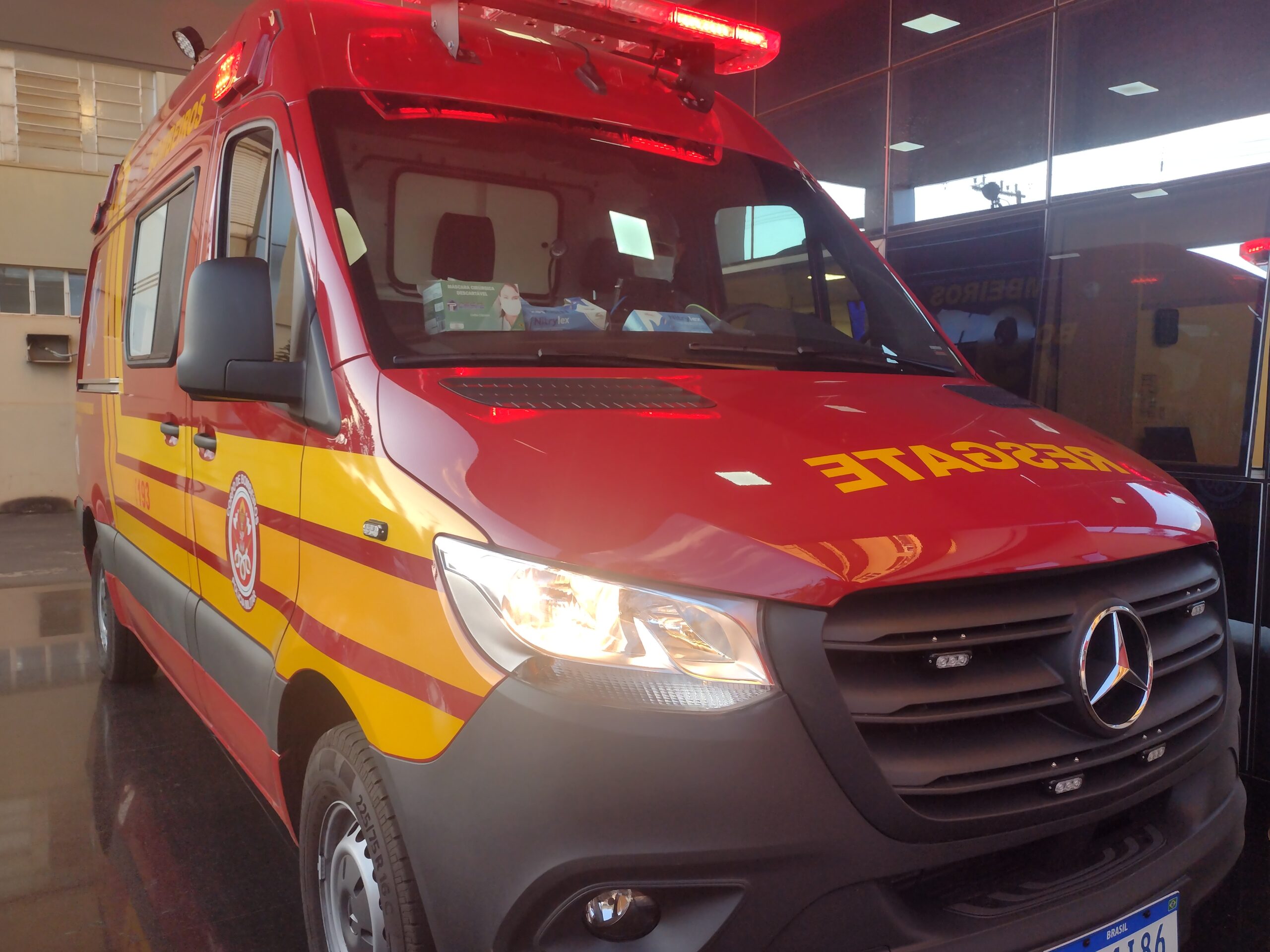 Bombeiros socorrem criança em CEMEI