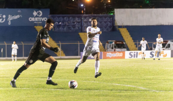 O Barretos Esporte Clube conquistou a quarta vitória fora de casa no Campeonato Paulista da Série A4 ao vencer o Grêmio São-Carlense por 1 a 0, em partida realizada no Estádio Luizão, em São Carlos.