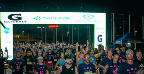 Competidores na 10ª edição da Parque Night Run realizada no sábado (Foto: Mathais Luiz)