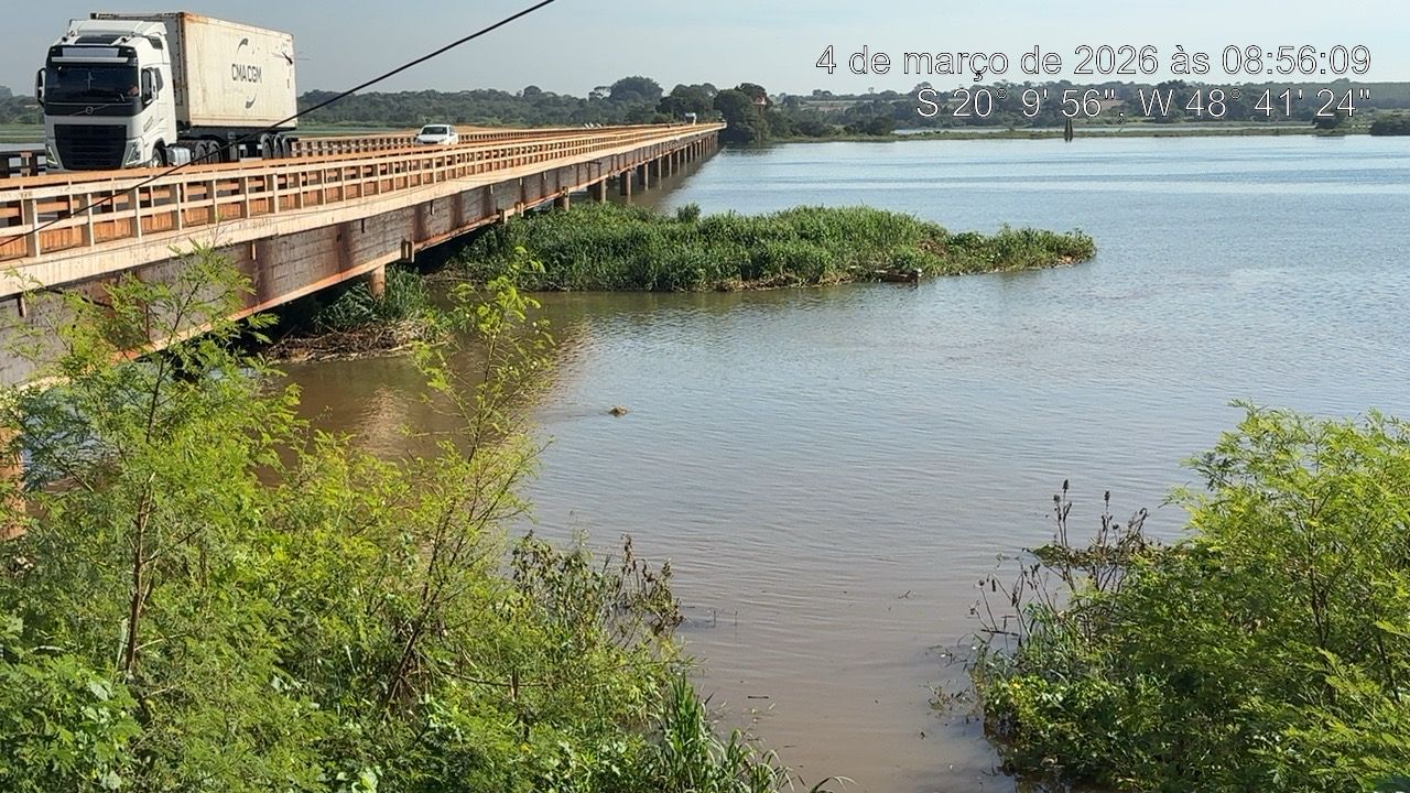 Limpeza na ponte do Rio Grande começa após notificação do DNIT