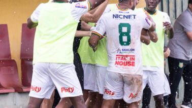 BEC ganha de virada e assume liderança  da Série A4