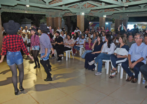A presidente do Fundo Social do Estado, Cristiane Freitas, visitou  o programa “Caminho da Capacitação” em Barretos