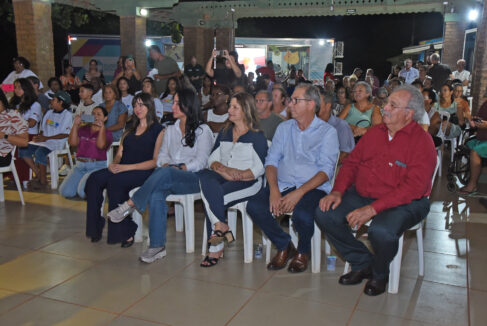 A presidente do Fundo Social do Estado, Cristiane Freitas, visitou  o programa “Caminho da Capacitação” em Barretos