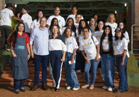 A presidente do Fundo Social do Estado, Cristiane Freitas, visitou  o programa “Caminho da Capacitação” em Barretos