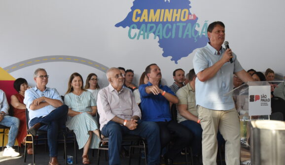 A cidade de Severínia sediou, na tarde de ontem (6), a solenidade de formatura de 625 alunos que concluíram os cursos oferecidos pelo projeto Caminho da Capacitação, realizados nas carretas do Fundo Social de Solidariedade de São Paulo.