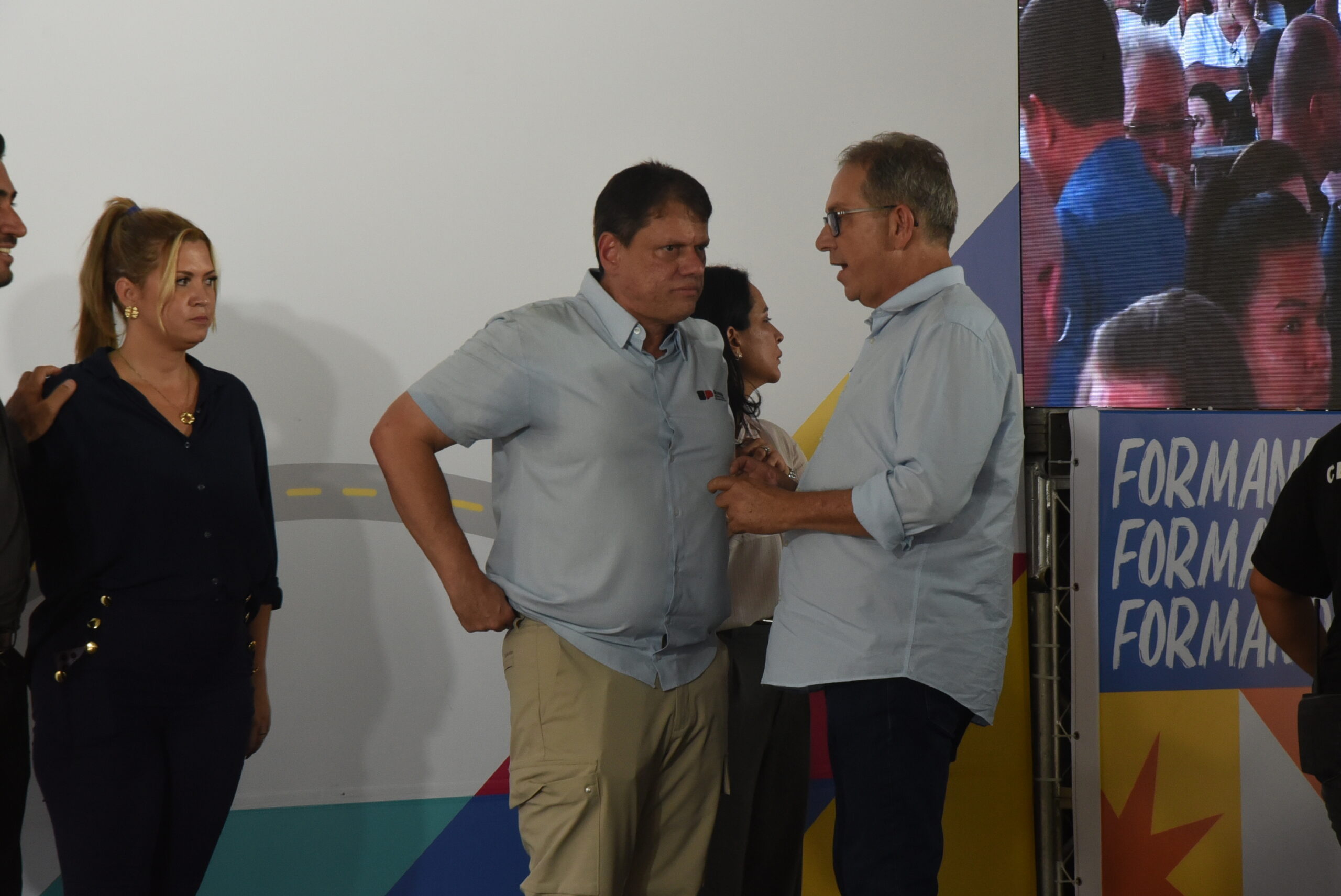 Tarcísio confirma obras no Aeroporto e projeto da SP-425 em visita à região