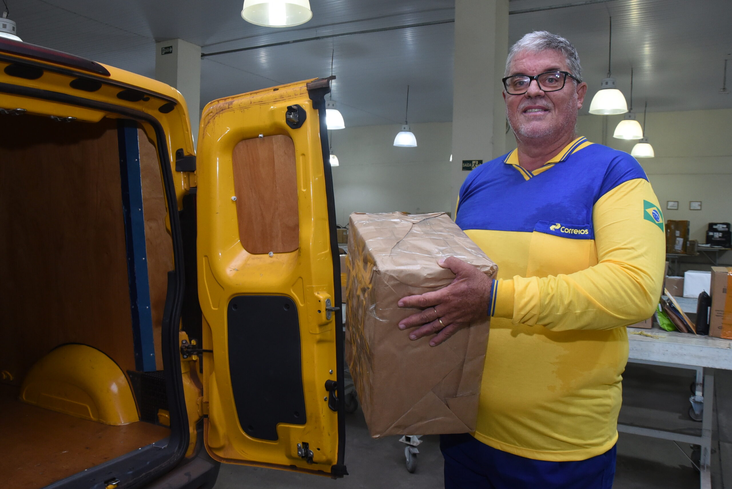 Carteiro encerra jornada após quase 40 anos de atuação nos Correios