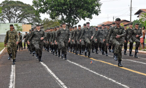 Formatura marca entrada de 100 atiradores no Tiro de Guerra