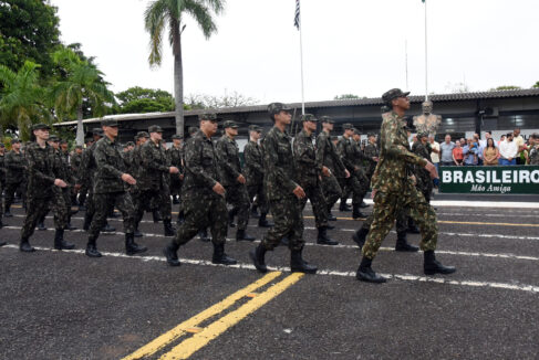 Formatura marca entrada de 100 atiradores no Tiro de Guerra