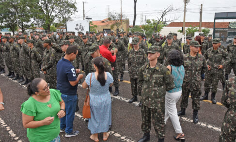 Formatura marca entrada de 100 atiradores no Tiro de Guerra