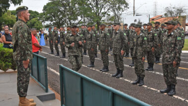 TIN_9904 Formatura marca entrada de 100 atiradores no Tiro de Guerra