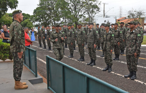 Formatura marca entrada de 100 atiradores no Tiro de Guerra