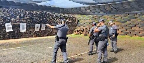 Capacitação foi realizada no estande de tiro da Penitenciária de Taiúva (Foto: Divulgação PM)