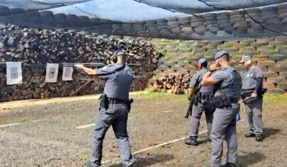 Capacitação foi realizada no estande de tiro da Penitenciária de Taiúva (Foto: Divulgação PM)