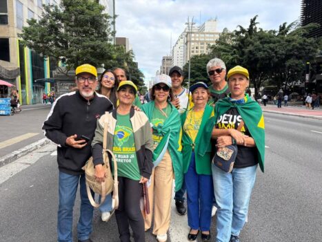 Uma manifestação realizada neste domingo (1º) reuniu cerca de 20 mil pessoas na Avenida Paulista, em São Paulo, durante o ato intitulado “Acorda Brasil”.