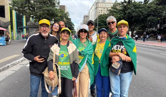 Uma manifestação realizada neste domingo (1º) reuniu cerca de 20 mil pessoas na Avenida Paulista, em São Paulo, durante o ato intitulado “Acorda Brasil”.