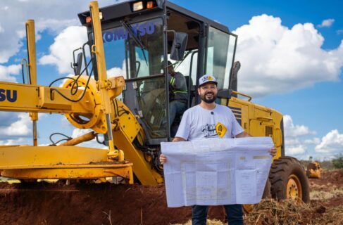 A cidade de Barretos deu início, no dia 27 de fevereiro, à construção do novo campo de futebol do bairro Vida Nova, que receberá o nome de Walter Fortunato da Silva.