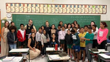 Com o início do ano letivo de 2026, a Prefeitura de Barretos e a Polícia Civil retomaram as atividades do projeto “Polícia Civil na Escola”.