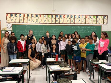 Com o início do ano letivo de 2026, a Prefeitura de Barretos e a Polícia Civil retomaram as atividades do projeto “Polícia Civil na Escola”.