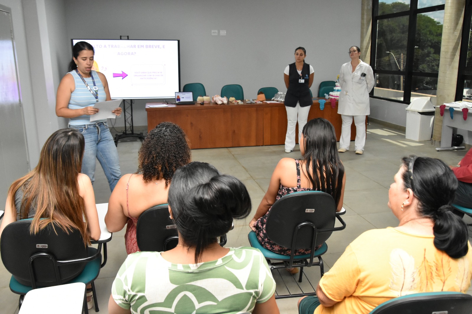 Gestantes e mães recentes participam de encontro sobre amamentação