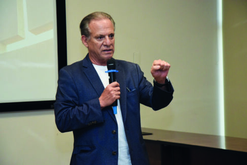 Secretário estadual participa de encontro com empresários