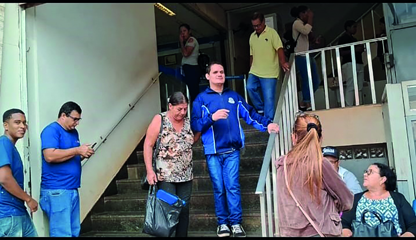 Elevador quebrado transforma acesso ao INSS em rotina de sofrimento
