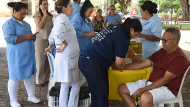 Ação na praça alerta para prevenção de doenças renais