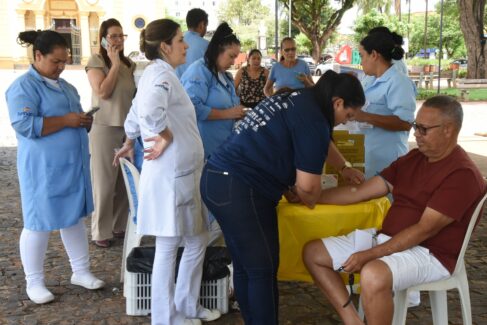 Ação na praça alerta para prevenção de doenças renais